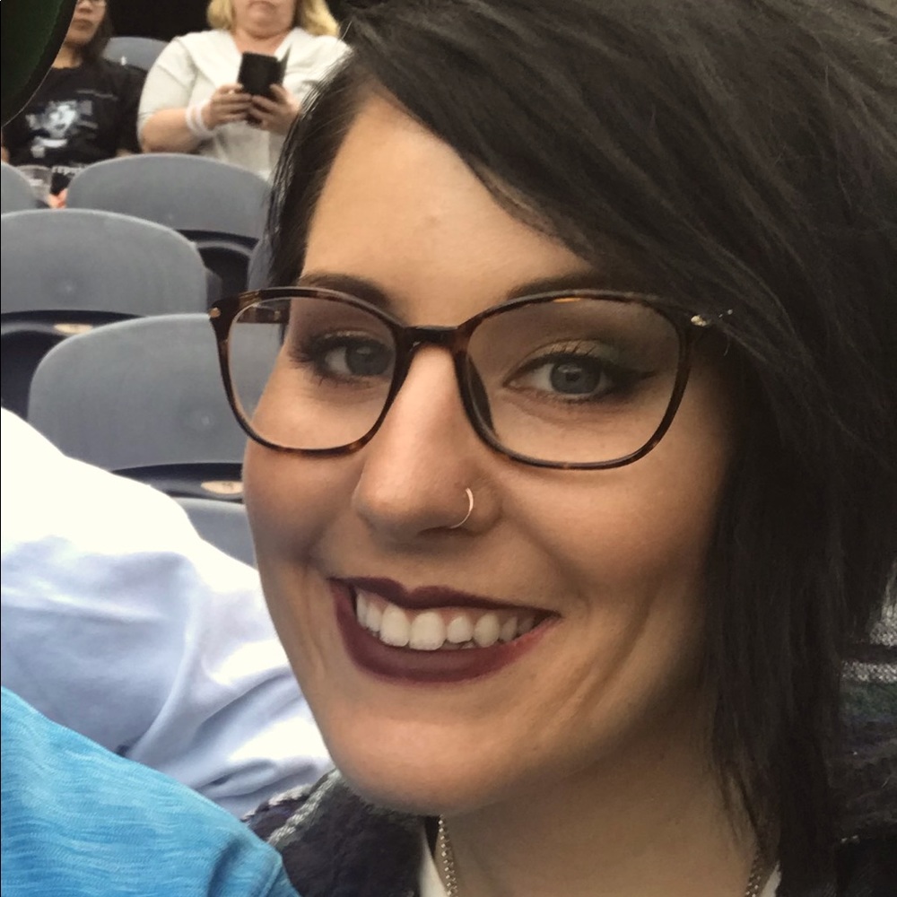 Meet your Posher, Alyson